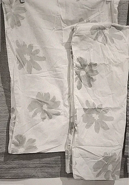 2 Kate Spade New York White Gray Floral Standard Pillow cases 100% Cotton